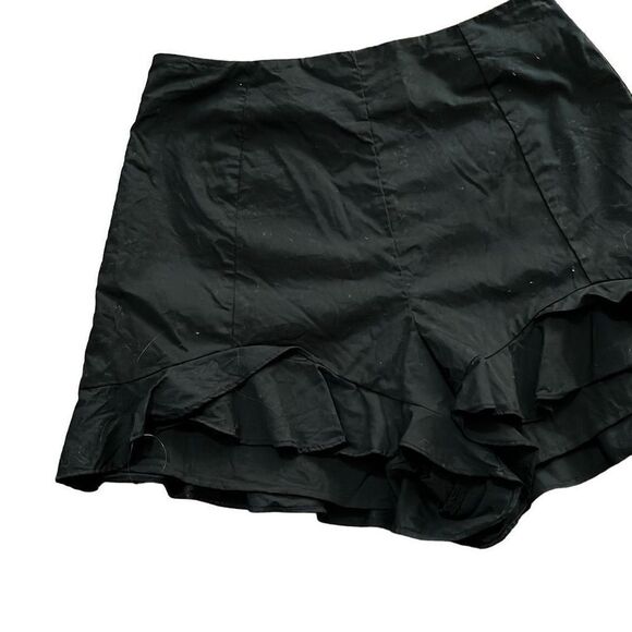 Lush black high waisted ruffle shorts with zipper back - Picture 2 of 5